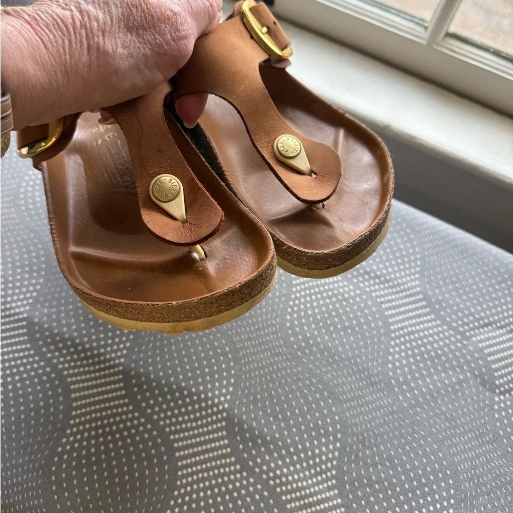 Birkenstock Gizeh Brown Sandals with Gold Buckle - Picture 10 of 10